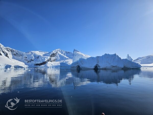 Traumhafter Eisberg in der Paradise Bay.