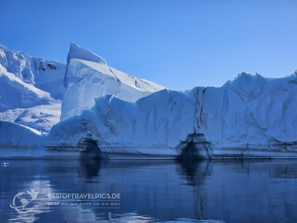 Traumhafter Eisberg in der Paradise Bay.