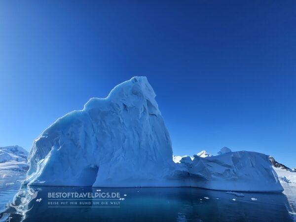 Eisberg in der Paradise Bay.